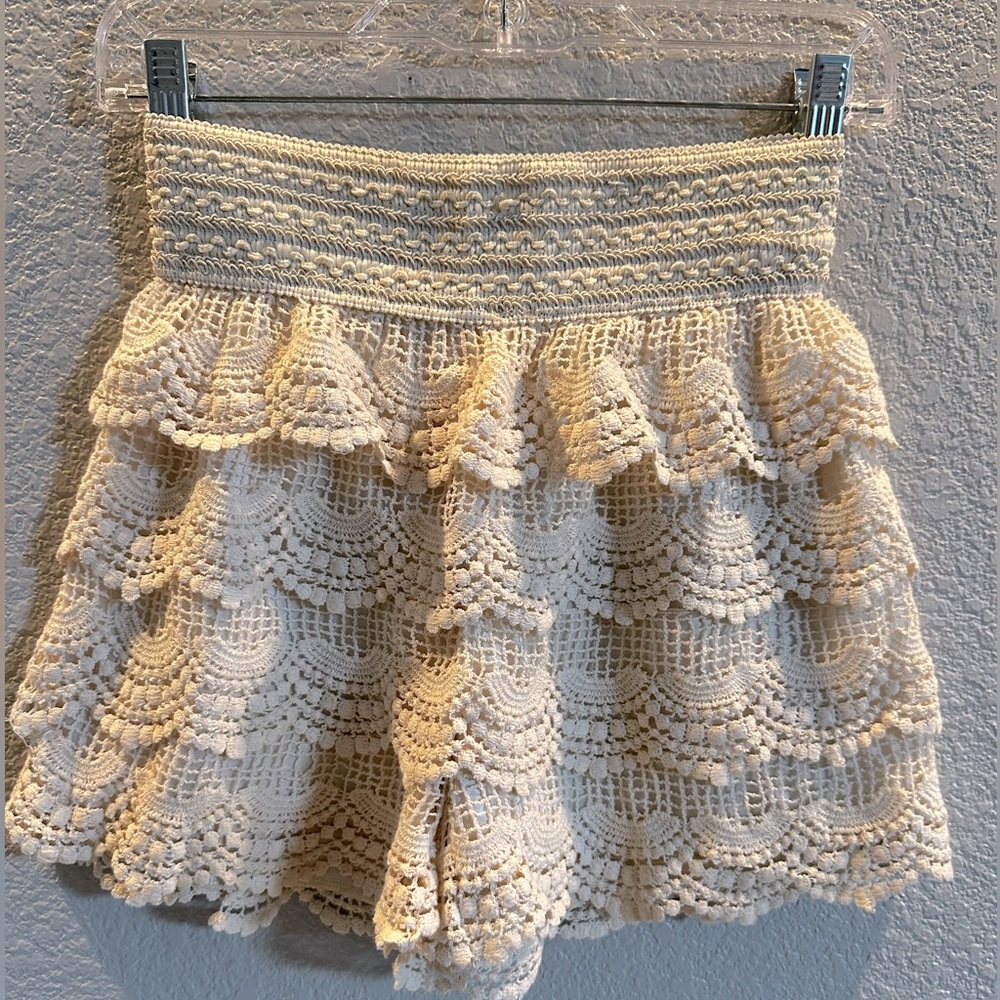 M U.S.A.| Ecru Elastic Waist Tiered Lace/Crochet Shorts| M/L fits like S/M